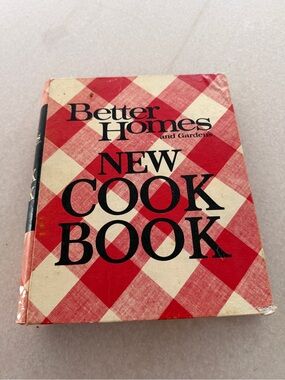 Better Homes And Gardens Cookbook - Red and Cream Plaid Cover